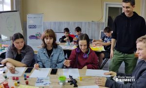 У Святогірську та Хрестищах провели психологічні майстер-класи з малювання