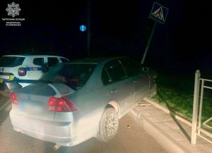 У Краматорську п’яний водій сбив дорожний знак