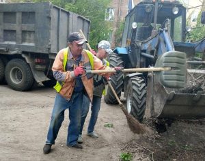 Комунальники продовжують наводити порядок та чистоту в Слов’янські громаді