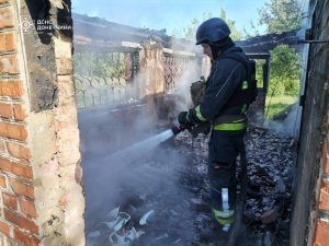 Пожежі в Слов’янську: загорілися занедбаний будинок і квартира