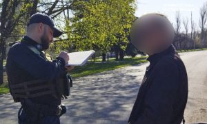 За безпеку на дорозі: патрульні нагадують водіям мотоциклів про правила