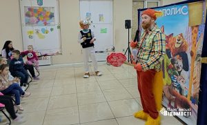 До дітей Святогірська завітав Харківський театр «Тимур — наше життя» (фото, відео)