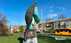 «Мудрість не може бути без голови»: досі не знайдено скульптора для відновлення черепахи у Слов’янську. Фото