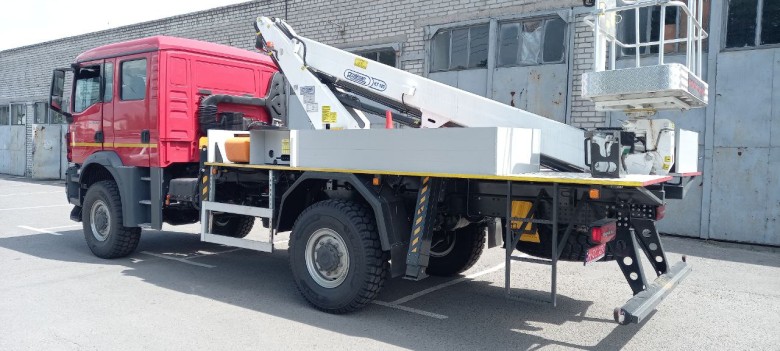 ДТЕК Донецькі електромережі отримав чотири автопідйомники для ремонту мереж після обстрілів