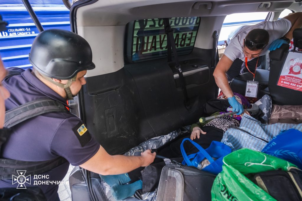 Кількість охочих на евакуацію знизилась: за тиждень з Очеретинської громади на Донеччині виїхали ще троє людей