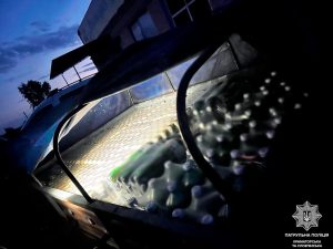 Поліція продовжує виявляти заборонений алкоголь в обігу