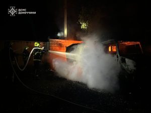 Внаслідок обстрілу Слов’янська на території приватного домоволодіння горіли автомобілі