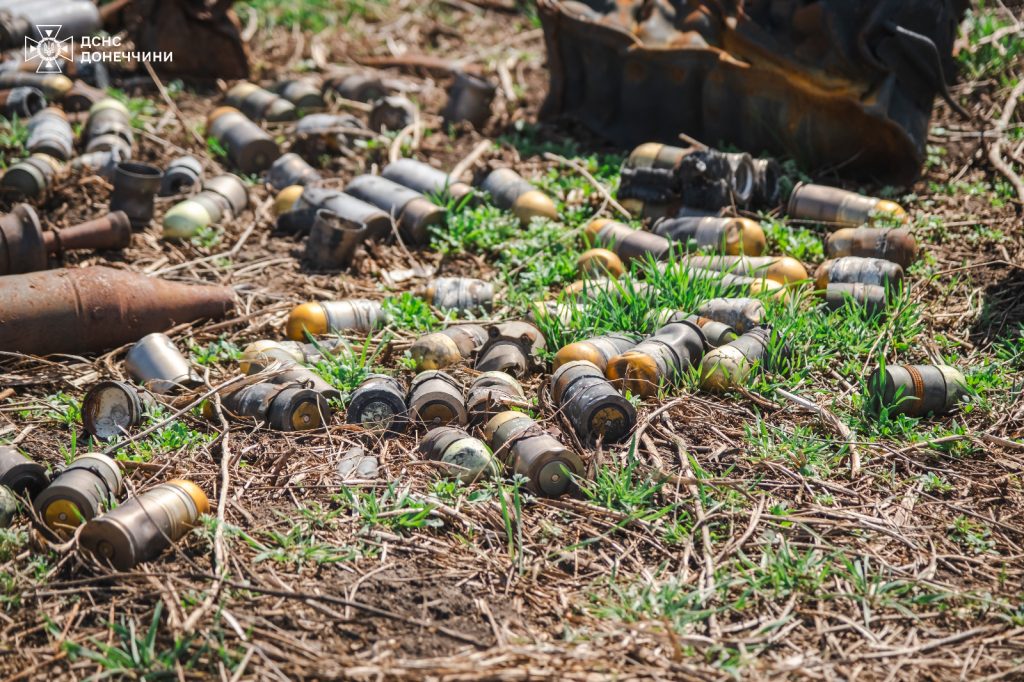 Надвичайники за добу на Донеччині виявили 95 одиниць вибухонебезпечних предметів