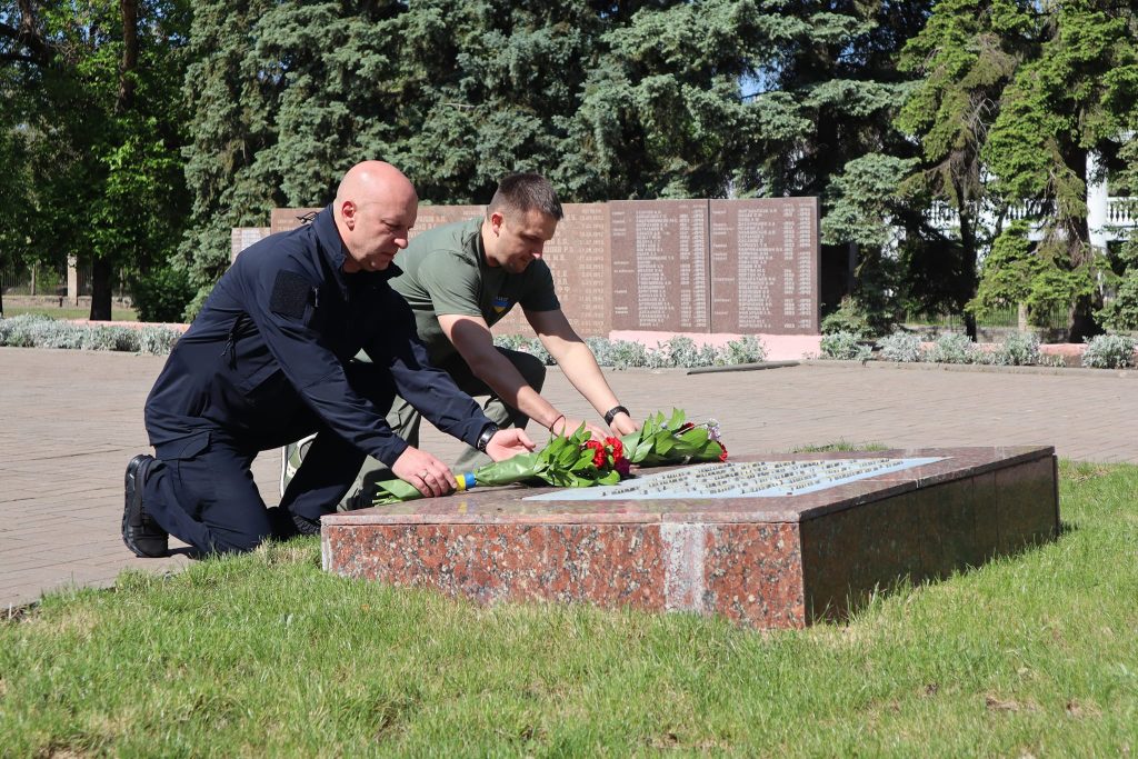 На Донечині у День пам’яті та перемоги над нацизмом вшанували пам’ять загиблих у Другій світовій війні.