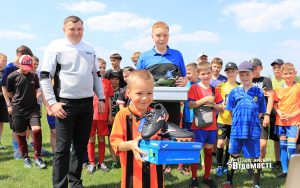 Підтримка з Польщі: юні футболісти Слов’янська отримали нове взуття для тренувань (ФОТО, ВІДЕО).