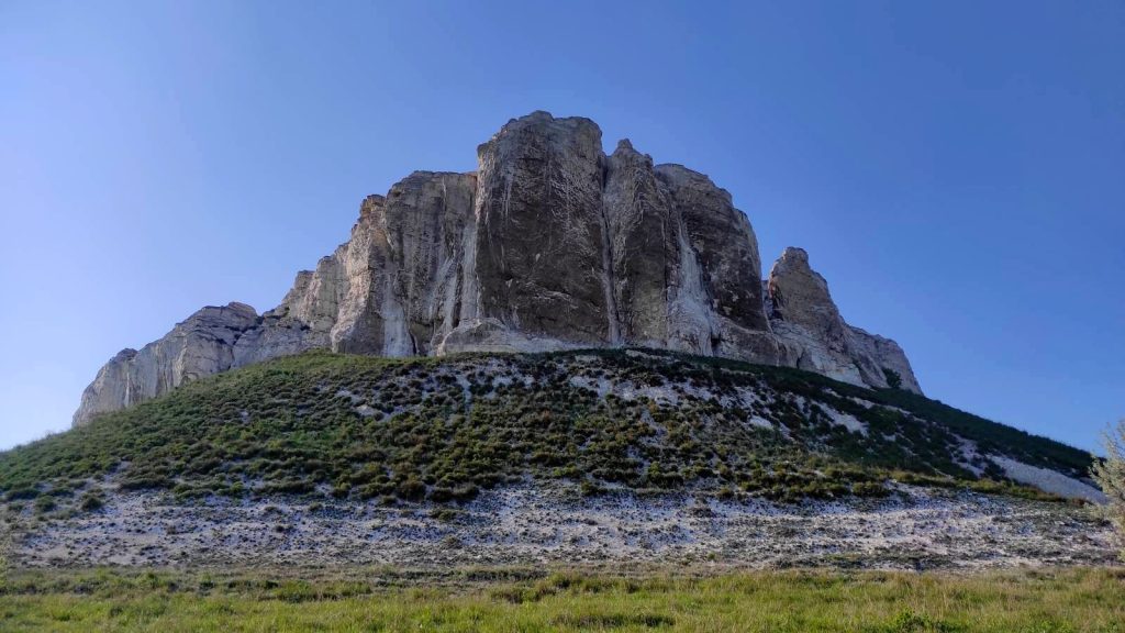 За 10 км від міста Часів Яр: фото унікальних крейдяних Білокузьминівських скель