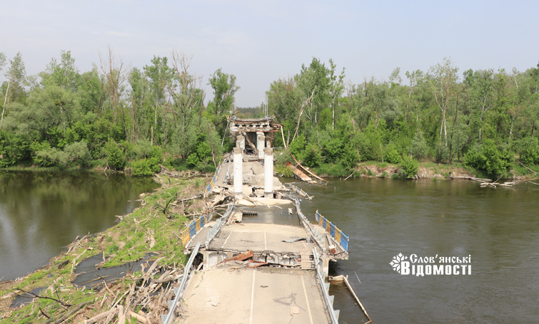 Один з двох, і мав бути першим: як виглядає зруйнований міст біля Богородичного. Фото, відео
