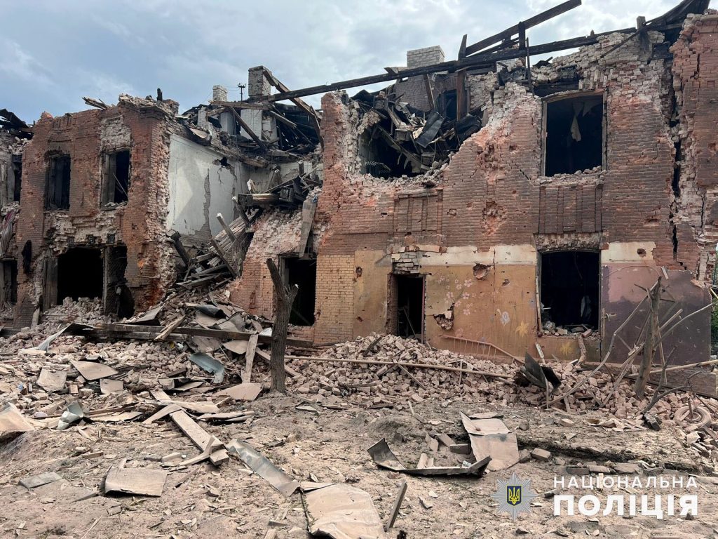 Лиман: під розривами авіабомб поліцейська групи «Білий Янгол» допомагала рятувати поранених