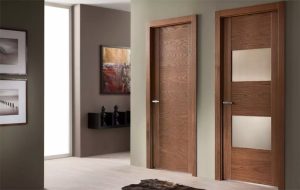 Переваги та недоліки різних матеріалів для дверей у ванну кімнату