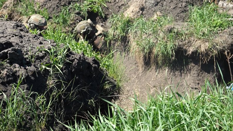 “Тренуємось в очікуванні найгіршого”. Навчання спецпризначенців Інтернаціонального легіону на Донеччині: репортаж