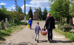 Поминальна неділя у Слов’янську: попри заборону, на кладовищі було багато людей