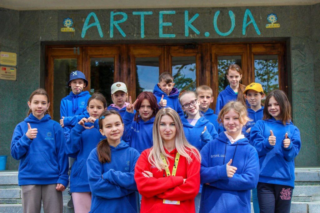 Діти Донеччини, які потребують особливої соціальної підтримки, направились на оздоровлення до Артека