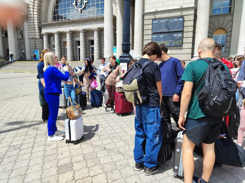 44 дитини з Донеччини відправилися на соціальну реабілітацію та оздоровлення до дитячого санаторію «Косів» на Прикарпатті.