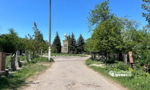 У поминальні дні на кладовищах поліція може перевіряти українців