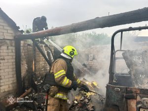 Лиманщина: рятувальники борються з наслідками ворожих обстрілів