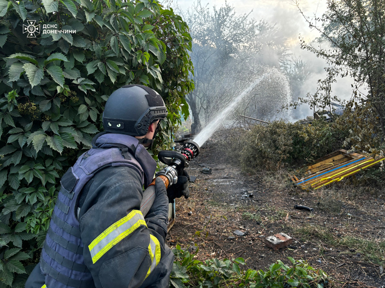 Рятувальники Донецької області ліквідували 12 пожеж за добу