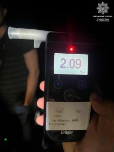 Патрульні відсторонили від керування водія, в якого рівень алкоголю перевищив допустиму норму в 11 разів