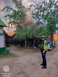 Патрульні врятували дачне товариство від пожежі