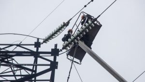 Через ворожі обстріли енергетичної інфраструктури підвищено тарифи на електроспоживання