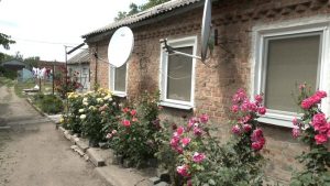 На Донеччині та Харківщині коштом донорів відновлять двісті будинків, пошкоджених обстрілами армії РФ: як працює проєкт