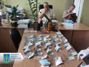 У Слов’янську викрито лікаря-нарколога, який за 60 000 грн видавав довідки про тверезість