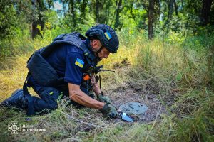 У Святогірську піротехніки ДСНС виявили та знищили 3 міни