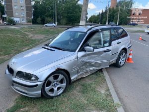 У Слов’янську зіткнулися Tesla та BMW: ДТП обійшлося без травм