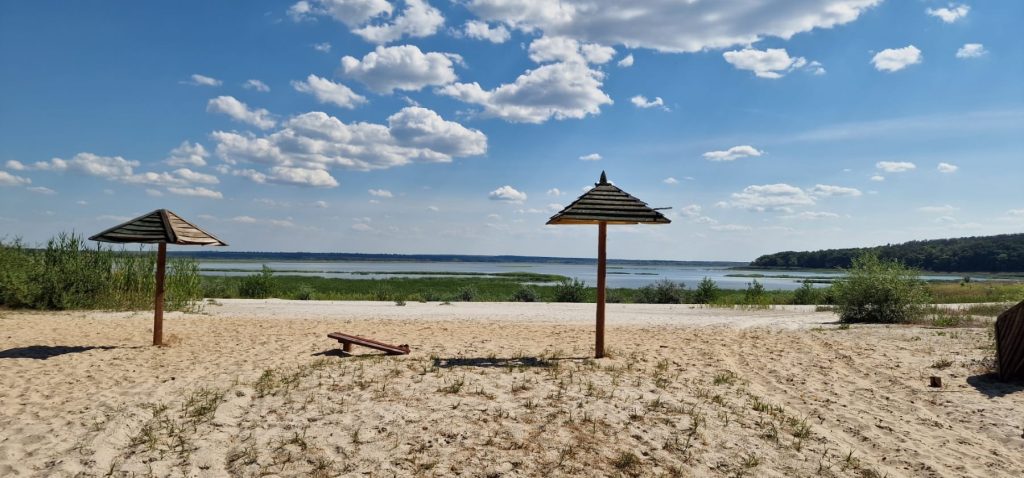 Радьковські Пески в об’єктиві: як виглядають пляжі після руйнування дамби
