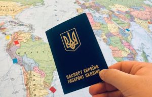 Як отримати свій готовий паспорт, якщо ви за кордоном: інформація від міграційної служби Донецької області