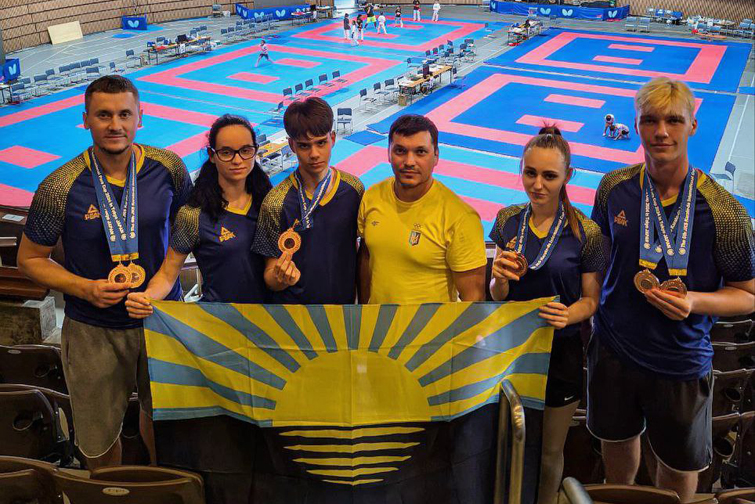 6 бронзових медалей чемпіонату світу з карате JKS, що відбувся в Токіо, їдуть в Україну завдяки спортсменам Донецької області.