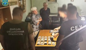У Донецькій області затримали начальника відділу РТЦК та СП на хабарі в 15 000 гривень: допомагав «відкосити» від мобілізації