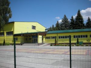 Як змінилась робота шкіл та дитячих садочків з початку війни та наскільки зменшилась кількість учнів і вчителів у Слов’янській громаді        