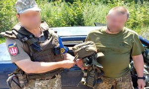 На блокпості між Краматорськом та Слов’янськом затримали військового з боєприпасами: у соціальних мережах скандал через цю подію