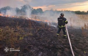 Минулої доби рятувальники Донеччини ліквідували 4 пожежі на території області, 1 з яких виникла внаслідок обстрілу