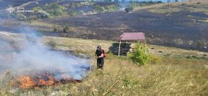 25 пожеж за минулу добу, 4 з яких виникли внаслідок обстрілів, ліквідували рятувальники на Донеччині