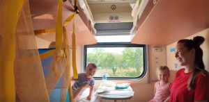 Укрзалізниця запустила перший дитячий вагон: рекордні показники задоволеності пасажирів