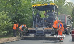 На вулицях Слов’янська триває ремонт доріг (фотофакт)