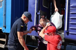 Евакуація рятує життя: як і куди звертатися, щоб виїхати з Донеччини до безпечніших регіонів