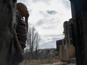 Місто випалене цілими кварталами. Фотографи Ліберови показали нові знімки з прифронтового Торецька