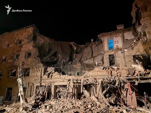 Російські війська обстріляли Миколаївку: пошкоджено готель, під завалами можуть бути люди (ФОТО)