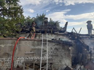 Рятувальники ліквідували 41 пожежу на Донеччині за минулу добу, 5 з яких виникли внаслідок обстрілів.