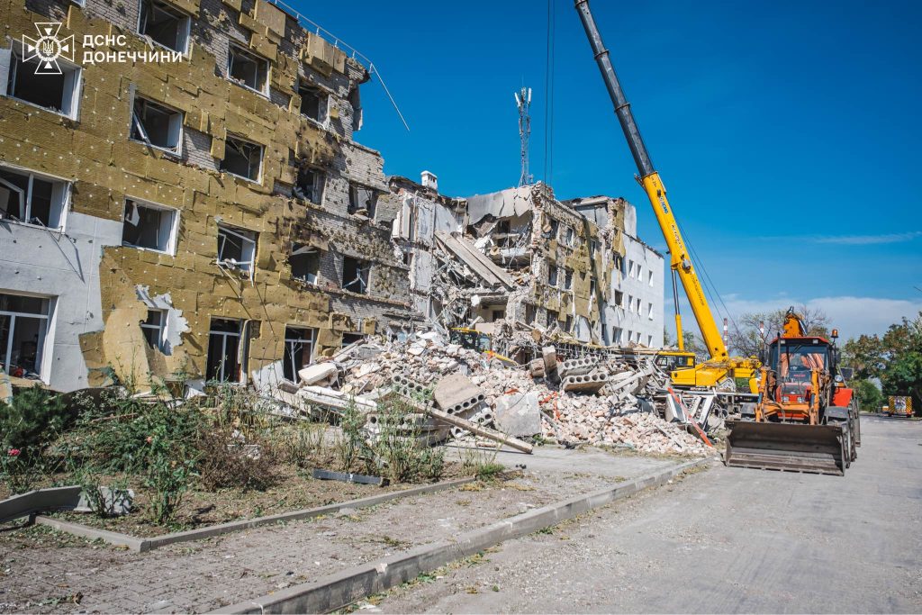 У Миколаївці з-під завалів зруйнованого готелю вилучено тіла двох загиблих