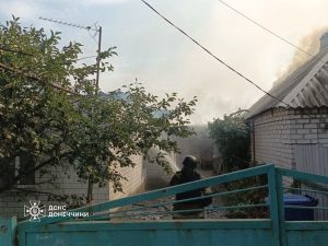 Окупанти скинули авіабомбу на село Щурове: загорілася велика частина приватних домоволодінь, загинула жінка