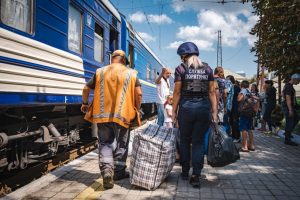 З початку 2024 року з Донеччини виїхали майже 200 тисяч людей, залишаються в області близько 350 тисяч, — ОВА