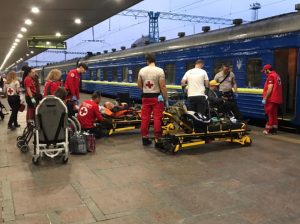 В евакуаційних поїздах є спеціальний вагон для маломобільних осіб (фото)